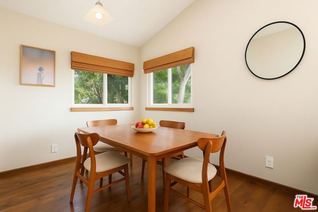 643 Santa Clara Avenue, Venice CA: https://media.crmls.org/mediaz/b4f6cad8-0b2d-477f-845f-3fefdf690f9a.jpg