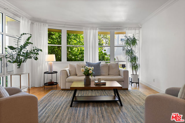 1601 S Bentley Avenue, Los Angeles CA: https://media.crmls.org/mediaz/b4f6cb29-2e10-4d01-9138-b9a1a606e254.jpg
