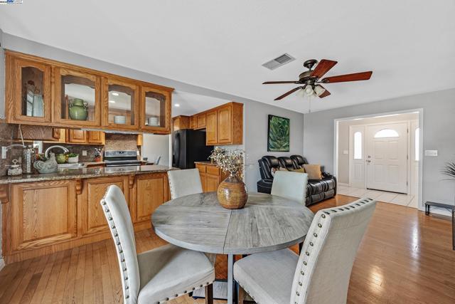394 Encino, Livermore CA: https://media.crmls.org/mediaz/b4f6f62e-330b-412d-8e34-de8b86e908f1.jpg