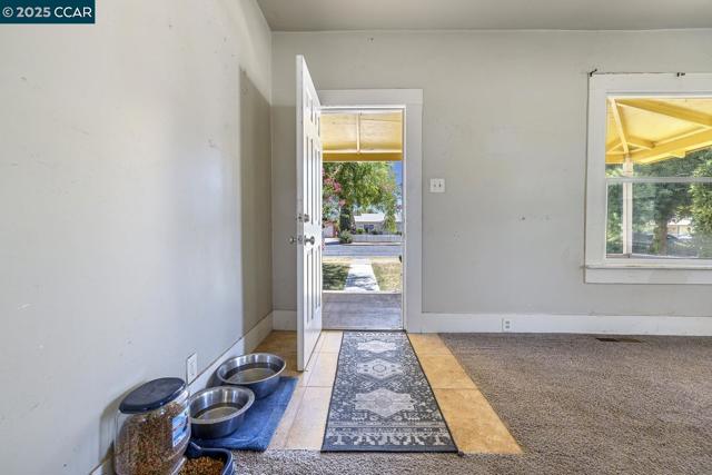 935 E Yosemite Ave, Madera CA: https://media.crmls.org/mediaz/b4f71019-0133-4306-928b-713a0110c41f.jpg