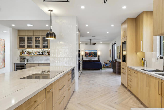 44970 Desert Horizons Drive, Indian Wells CA: https://media.crmls.org/mediaz/b4f77523-2db6-4a84-af81-d26b0bda229d.jpg