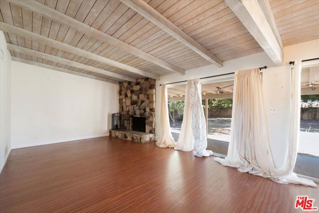 11009 Darby Avenue photo 4
