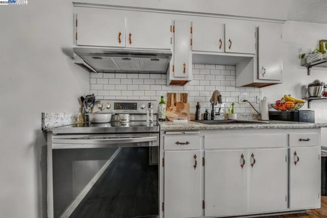 1738 7Th St, Berkeley CA: https://media.crmls.org/mediaz/b4f8070e-9cff-46a2-8762-e1fa4eed2aad.jpg