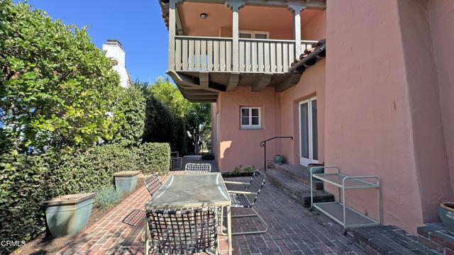 Detail Gallery Image 8 of 22 For 400 S Meridith Ave, Pasadena,  CA 91106 - 4 Beds | 2 Baths