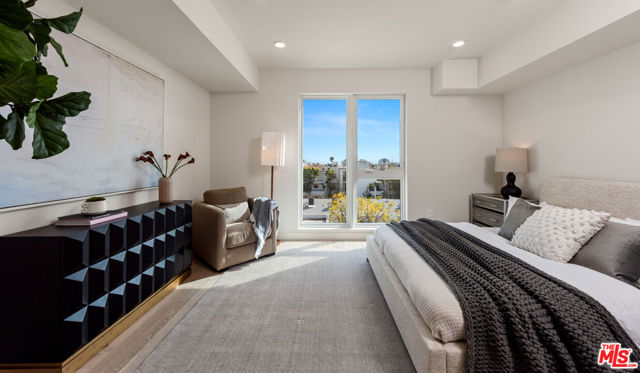 505 Barrington, Los Angeles CA: https://media.crmls.org/mediaz/b4f87d43-e973-4187-a734-153725ff5288.jpg