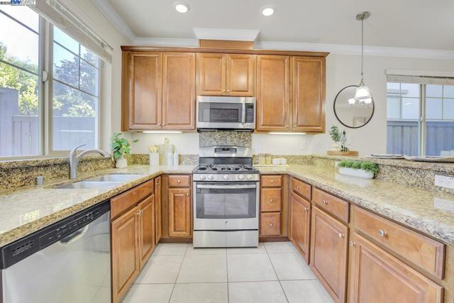 41538 Casabella Cmn, Fremont CA: https://media.crmls.org/mediaz/b4f91e43-ef81-4aaf-b206-ae243e1dfa8b.jpg