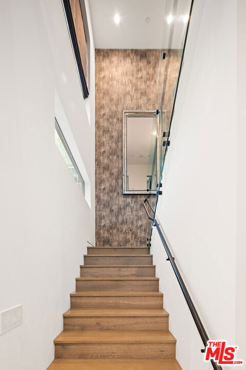 1562 Ensley Avenue, Los Angeles CA: https://media.crmls.org/mediaz/b4f9758e-40d8-45c5-a992-0e4e5f3ffc52.jpg