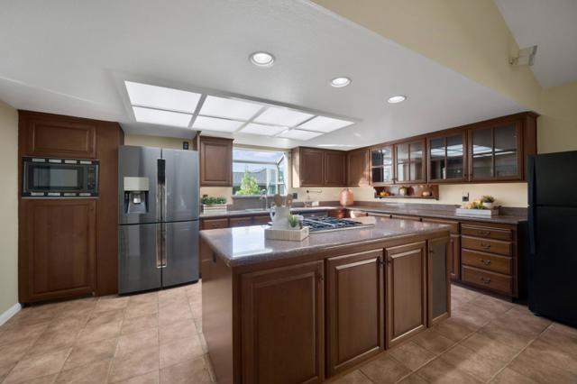 16715 Cerro Vista Drive, Morgan Hill CA: https://media.crmls.org/mediaz/b4f9f5a6-e378-4853-92af-c470eccee24b.jpg