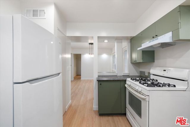 6612 Emmet Terrace, Los Angeles CA: https://media.crmls.org/mediaz/b4fa56c2-f34b-4b24-8b7f-c1be234c7237.jpg