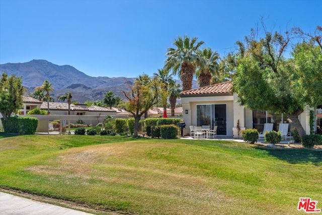 57766 Interlachen, La Quinta CA: https://media.crmls.org/mediaz/b4fadbed-8534-4327-8885-62c189c91de1.jpg