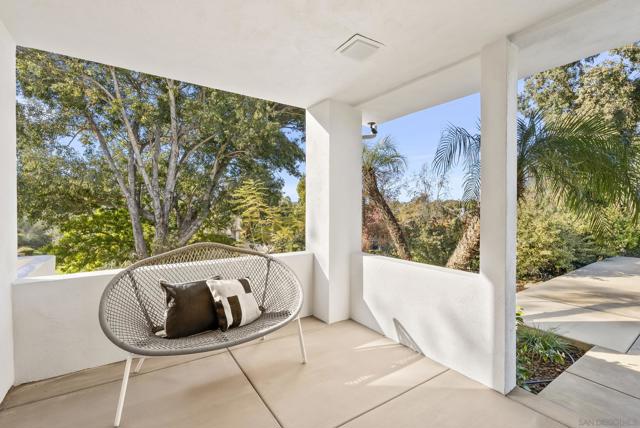 17515 Circa Oriente, Rancho Santa Fe CA: https://media.crmls.org/mediaz/b4faf595-3614-4511-ad06-44a3502df788.jpg