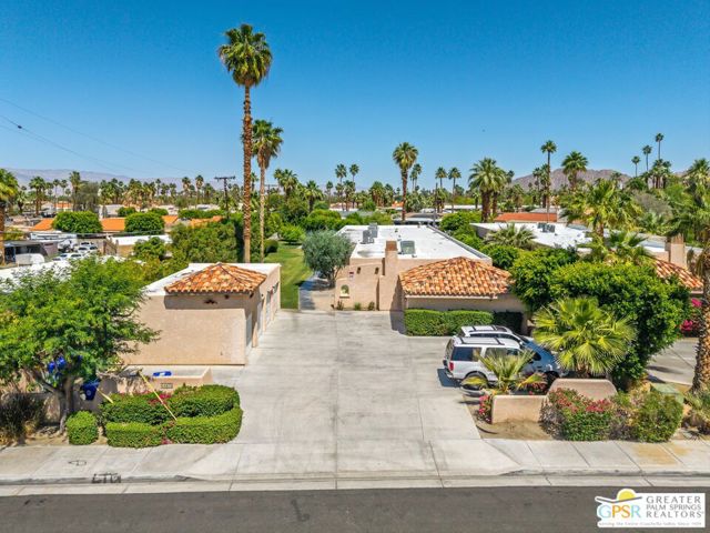 44490 San Rafael Avenue, Palm Desert CA: https://media.crmls.org/mediaz/b4fb64c5-ec6d-4de0-8d70-c48bc358aebd.jpg