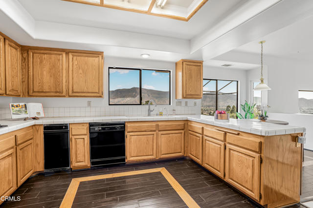 800 Manor Ridge Road, Santa Paula CA: https://media.crmls.org/mediaz/b4fbbeaf-5495-459e-b3ba-3cf9800875e1.jpg
