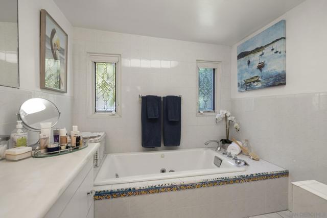 1434 5th Street, Coronado CA: https://media.crmls.org/mediaz/b4fbd26b-beb9-47bb-822a-48d3f982c3d4.jpg