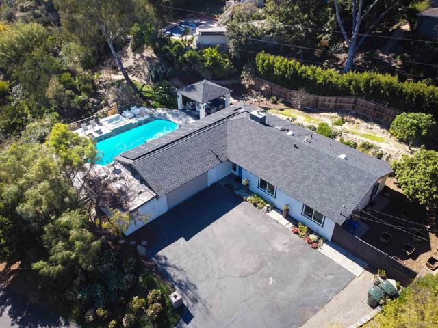 455 Glencrest Dr, Solana Beach CA: https://media.crmls.org/mediaz/b4fd0992-1703-4dac-a54c-5102cc843505.jpg