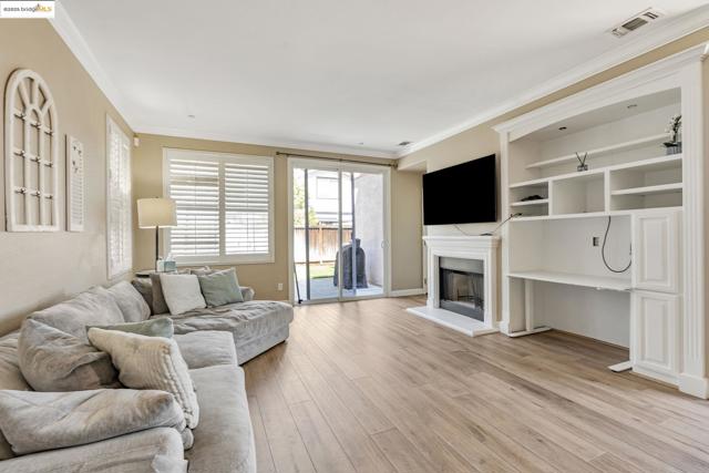 877 Boone Dr, Brentwood CA: https://media.crmls.org/mediaz/b4fd5589-a4ba-4311-8089-b9a5bf6f547d.jpg