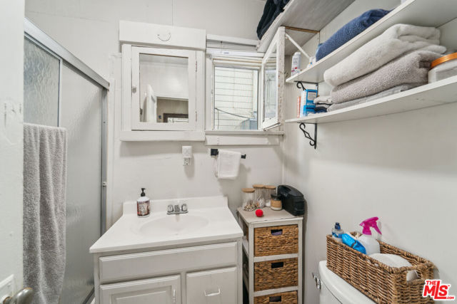 1946 S La Salle Avenue, Los Angeles CA: https://media.crmls.org/mediaz/b4fdeb0d-8c02-4704-b426-3e0a30416362.jpg