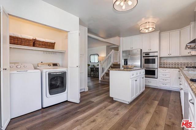 4417 Campbell Drive, Los Angeles CA: https://media.crmls.org/mediaz/b4fdf2b1-a5ce-403d-82fd-d8dc89476333.jpg