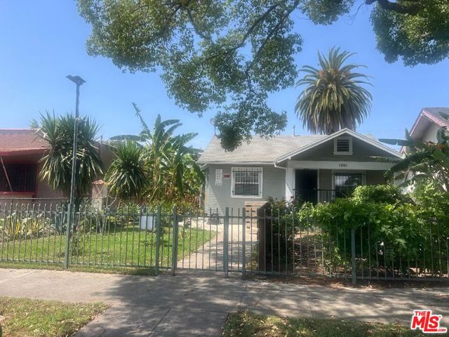 1451 W 37th Drive, Los Angeles CA: https://media.crmls.org/mediaz/b4fe2f36-ed57-46b8-a2f1-809c2b308421.jpg