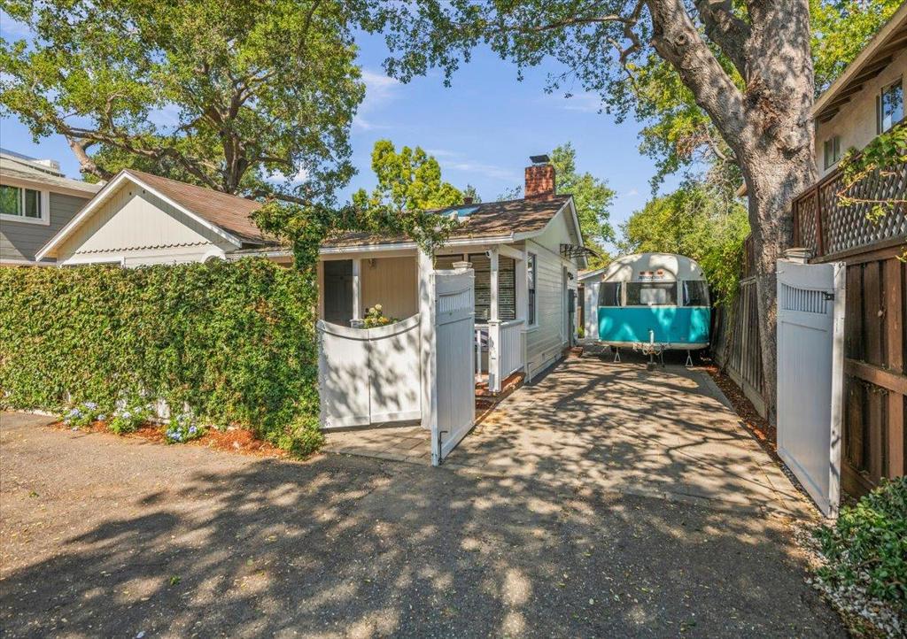 637 Channing Avenue