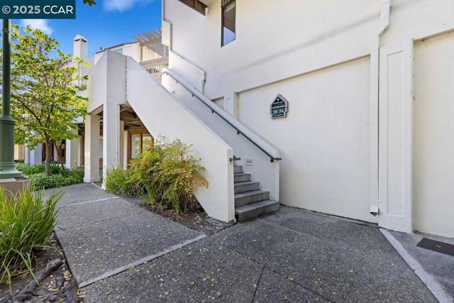 50 Mozden Ln, Pleasant Hill CA: https://media.crmls.org/mediaz/b4ff25a9-eb2d-4604-bc10-65a3189da745.jpg