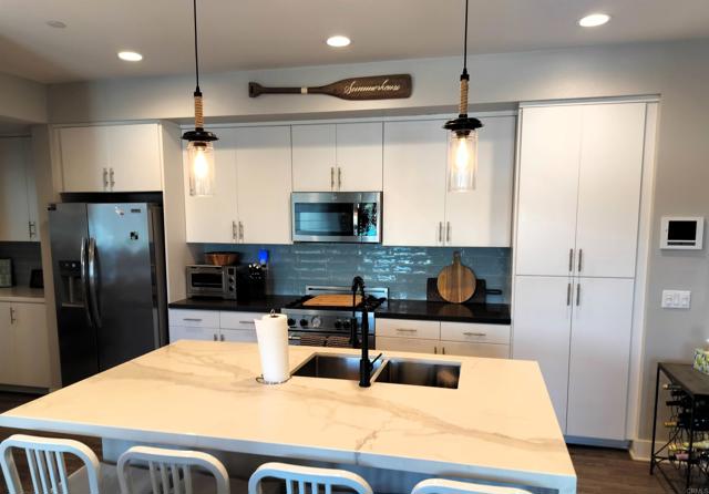 Detail Gallery Image 13 of 32 For 1570 Vista Del Mar Way #4,  Oceanside,  CA 92054 - 5 Beds | 4 Baths