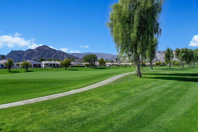 79405 Mandarina, La Quinta CA: https://media.crmls.org/mediaz/b5002d37-167e-4873-b0a9-860d7a2d8766.jpg