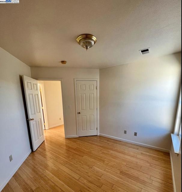 3241 Davis Street, Oakland CA: https://media.crmls.org/mediaz/b5006cd8-9425-4025-afd5-0e646fc93dfa.jpg
