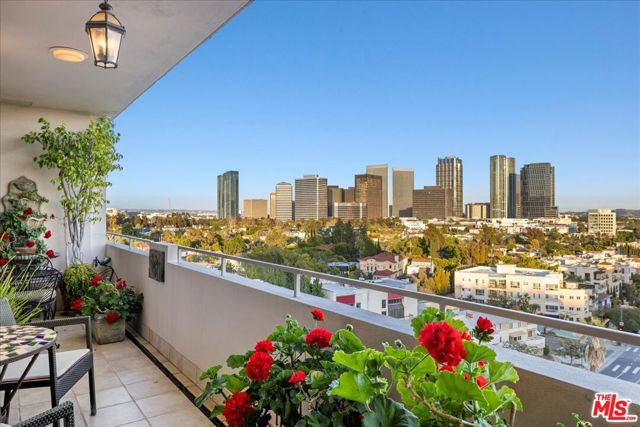 1333 S Beverly Glen Boulevard, Los Angeles CA: https://media.crmls.org/mediaz/b500845b-54e6-48c6-89aa-7631117dd795.jpg