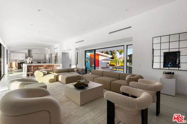 49723 Avenida Montero, La Quinta CA: https://media.crmls.org/mediaz/b50095f5-f933-474b-9e59-4e81bf76d450.jpg