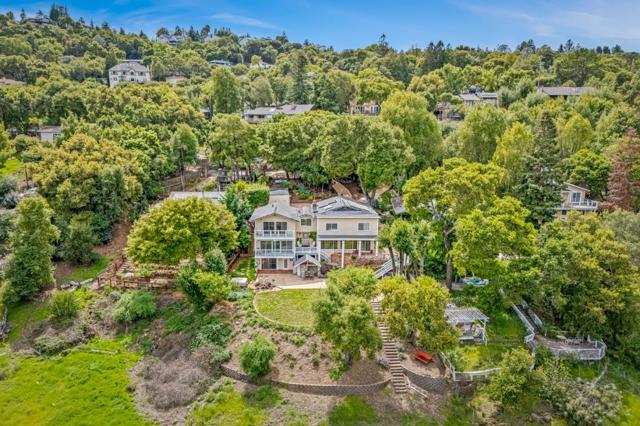 17480 Hoot Owl Way, Morgan Hill CA: https://media.crmls.org/mediaz/b500af16-9b45-479f-b8e5-e53949678994.jpg