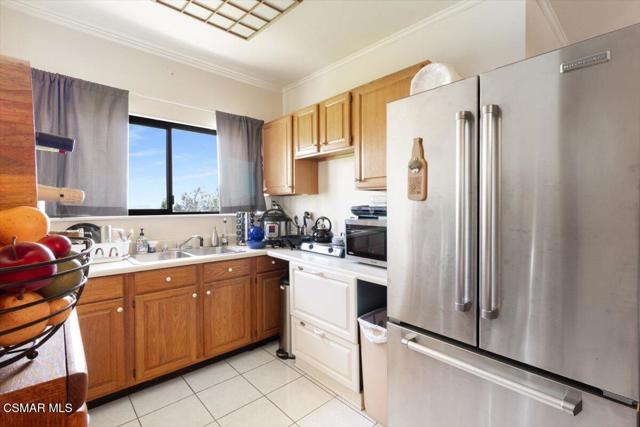 8445 Roseland Avenue, Moorpark CA: https://media.crmls.org/mediaz/b500e3c0-9eda-49e1-a0ef-7002e0e5354b.jpg