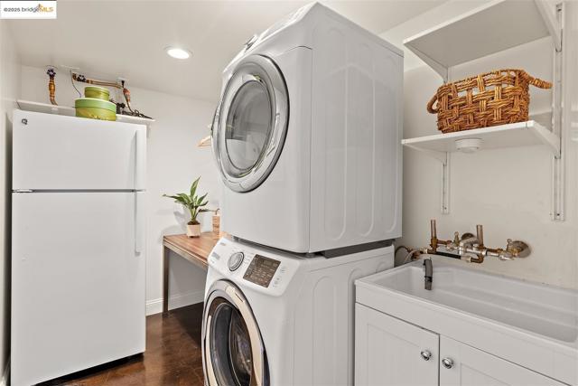 1000 Navellier St, El Cerrito CA: https://media.crmls.org/mediaz/b50100bd-f86d-4824-8ca5-627fde82cbc2.jpg