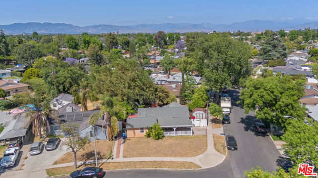 17503 Runnymede Street, Lake Balboa CA: https://media.crmls.org/mediaz/b501089d-f10b-4674-8012-78f665d57a5b.jpg