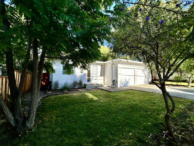 1908 Menalto Avenue, Menlo Park CA: https://media.crmls.org/mediaz/b5018ab7-1019-41d0-997e-6d35bbc549e5.jpg