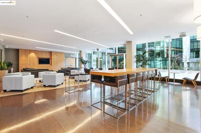 333 MAIN, San Francisco CA: https://media.crmls.org/mediaz/b501bbc3-640d-404b-870d-f81958349a56.jpg