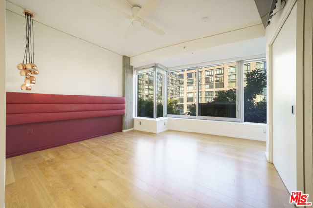 1155 S Grand Avenue, Los Angeles CA: https://media.crmls.org/mediaz/b502d4dd-fb02-46aa-99be-7e4b57442d98.jpg