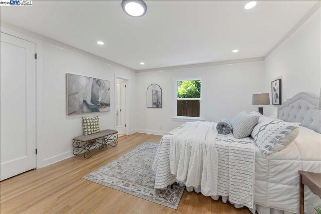 405 Kingsley Ave, Palo Alto CA: https://media.crmls.org/mediaz/b502f90b-f56f-4fc6-b507-d5c93da7a9c7.jpg