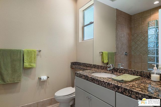 575 E Bogert Trail, Palm Springs CA: https://media.crmls.org/mediaz/b5038ea1-f2ec-457f-9983-8139a895af93.jpg