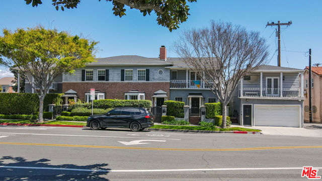 9660 W Olympic Boulevard, Beverly Hills CA: https://media.crmls.org/mediaz/b503b8c8-9af1-47df-a452-b0f9d82b6cd9.jpg