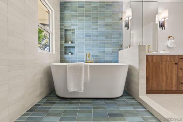 896 La Jolla Rancho Road, La Jolla CA: https://media.crmls.org/mediaz/b503bd08-10b5-4292-9f4d-2607e85c5aee.jpg