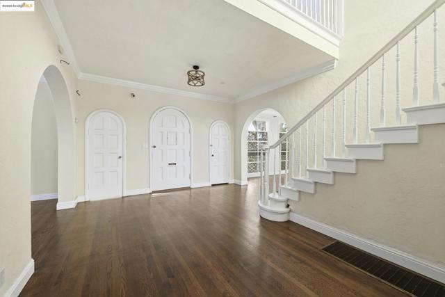 5449 Barrett Ave, El Cerrito CA: https://media.crmls.org/mediaz/b503f474-29f9-45be-a06b-110f6d815424.jpg