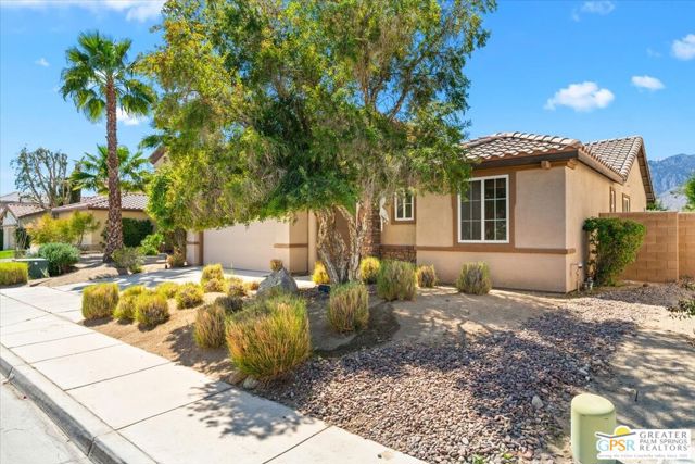 31505 Calle Amigos, Cathedral City CA: https://media.crmls.org/mediaz/b504093f-0216-4f74-8e0d-4f689ddec4f9.jpg