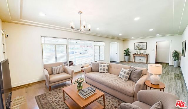 565 W El Morado Court, Ontario CA: https://media.crmls.org/mediaz/b5041328-8ccf-4c02-924e-19915ed62f62.jpg