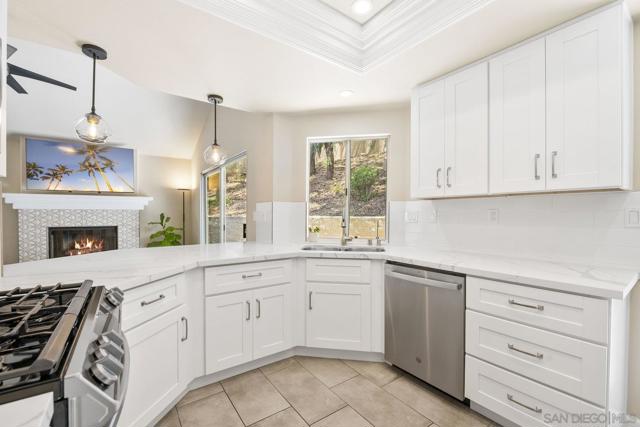 11781 Caminito De Las Missiones, San Diego CA: https://media.crmls.org/mediaz/b504c88f-925b-401a-b3ec-c1695d633ce8.jpg