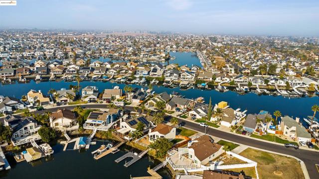 4730 Spinnaker Way, Discovery Bay CA: https://media.crmls.org/mediaz/b504fff6-5463-4d87-8f4b-516349ba5318.jpg