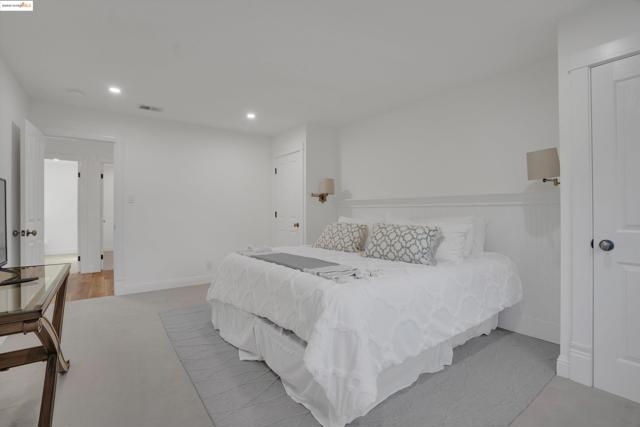 17 Pomo Ct, Napa CA: https://media.crmls.org/mediaz/b5059965-2ff6-48f4-8a26-c9acb5a9a5e7.jpg