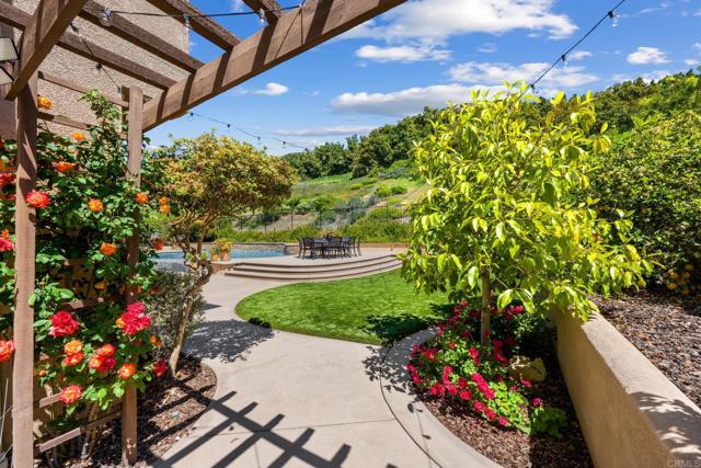 2776 Vistamonte Glen, Escondido CA: https://media.crmls.org/mediaz/b505d442-8ae3-4240-960b-6d0e350020d5.jpg