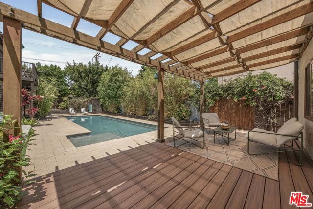 571 N Cahuenga Boulevard, Los Angeles CA: https://media.crmls.org/mediaz/b5064cfd-db70-4d17-a82a-8b15bc88c176.jpg