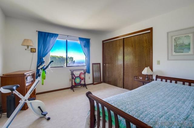 4742 Mount Helix Drive, La Mesa CA: https://media.crmls.org/mediaz/b506b1e8-4d03-41ae-9470-50a9faabd64f.jpg